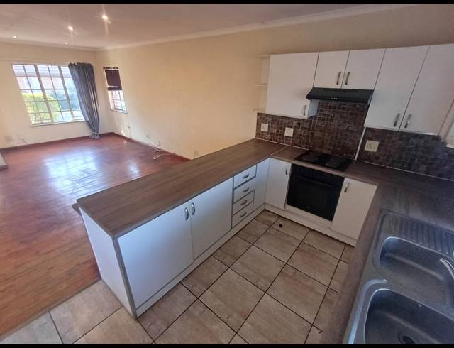 2 BEDROOM TOWNHOUSE FOR SALE IN CLUBVIEW